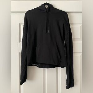 lululemon Barry’s Bootcamp Black Cropped Pullover. Size 10
